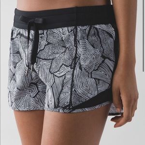 Lululemon Hotty Hot Shorts 2.5” low rise